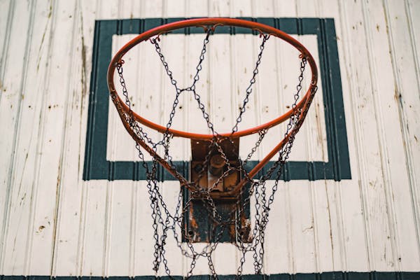 Portable Basketball Hoop Buying Guide: In-Ground vs Portable, Backboard Size, and Stability