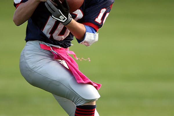 Football Gloves Buying Guide: Receiver, Lineman, and All-Purpose