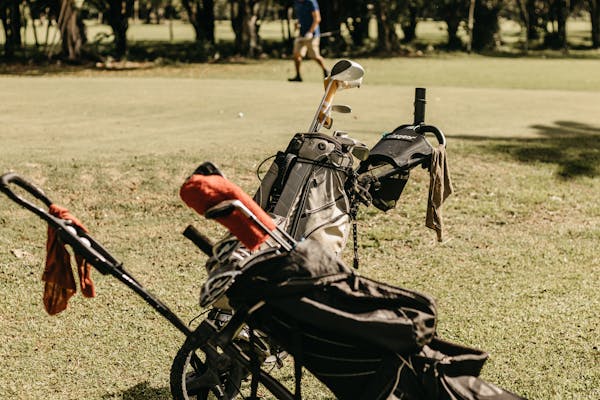 Golf Bag Buying Guide: Cart Bag vs Stand Bag vs Sunday Bag
