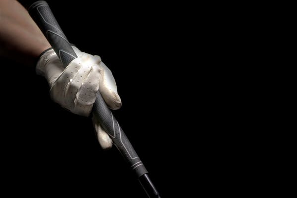 Golf Glove Buying Guide: Leather vs Synthetic, Fit, and When to Replace