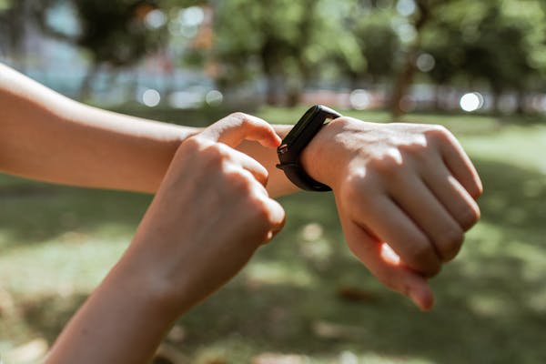Fitness Tracker Buying Guide: Garmin vs Apple Watch vs Fitbit vs Whoop