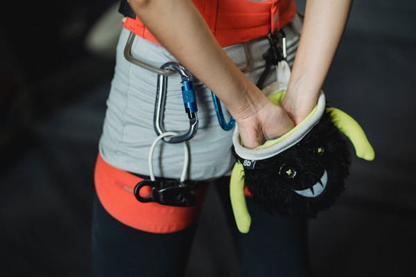 Belay device guide